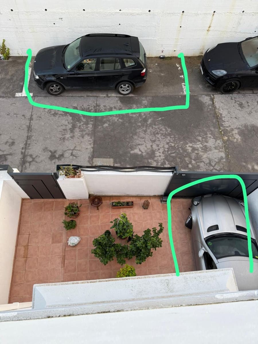 2 makuuhuone Omakotitalo myytävänä paikassa Estepona mukana uima-altaan 
autotalli - 777 000 € (Ref: 9991941)