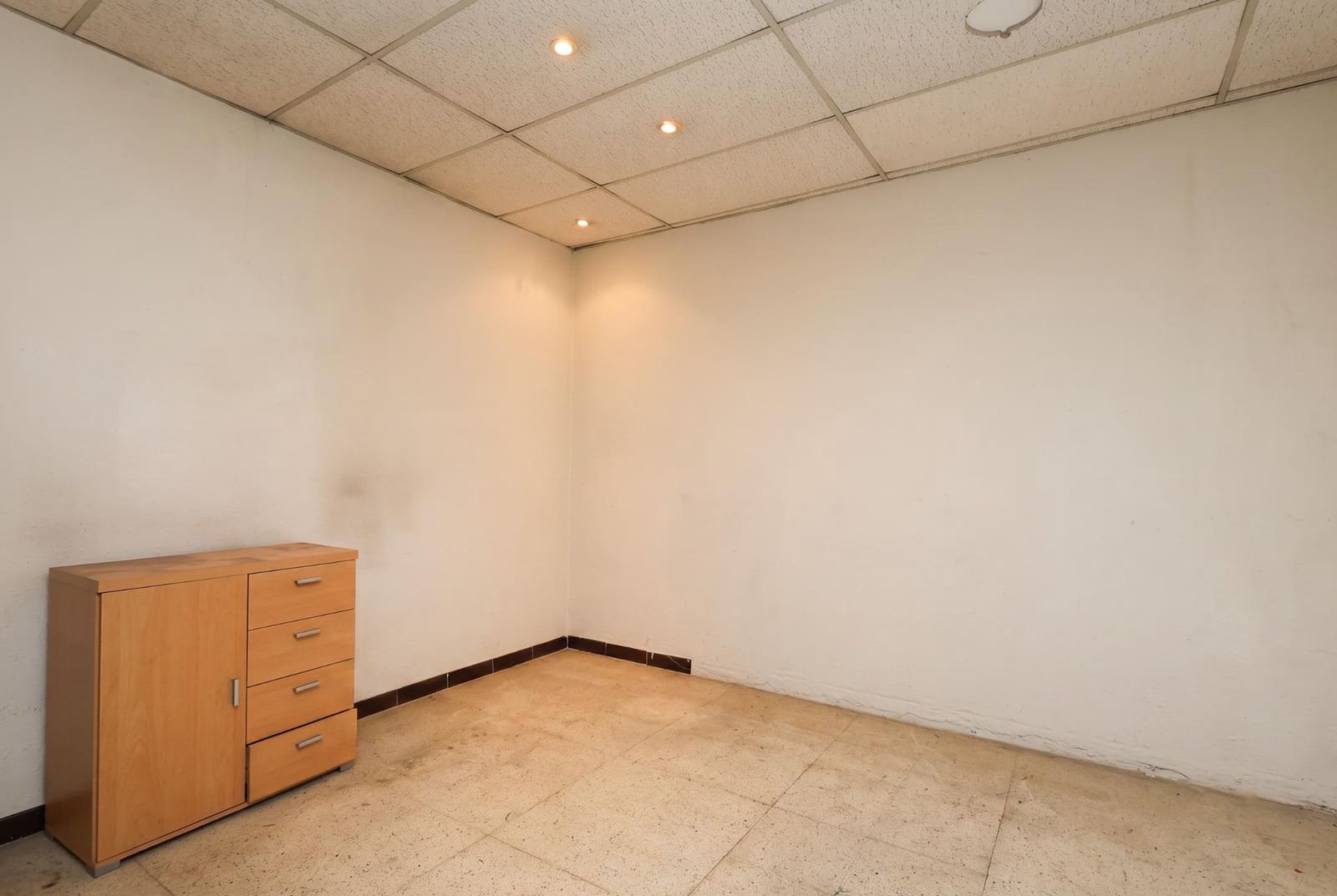 Comercial para venda em Santa Perpetua de Mogoda - 372 500 € (Ref: 10005741)
