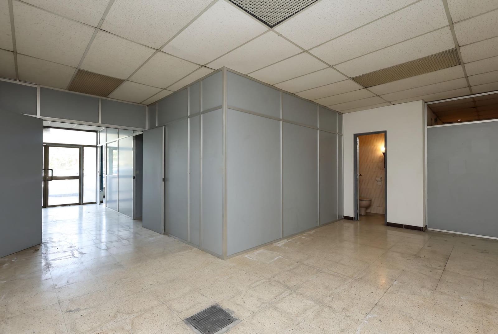 Comercial para venda em Santa Perpetua de Mogoda - 372 500 € (Ref: 10005741)