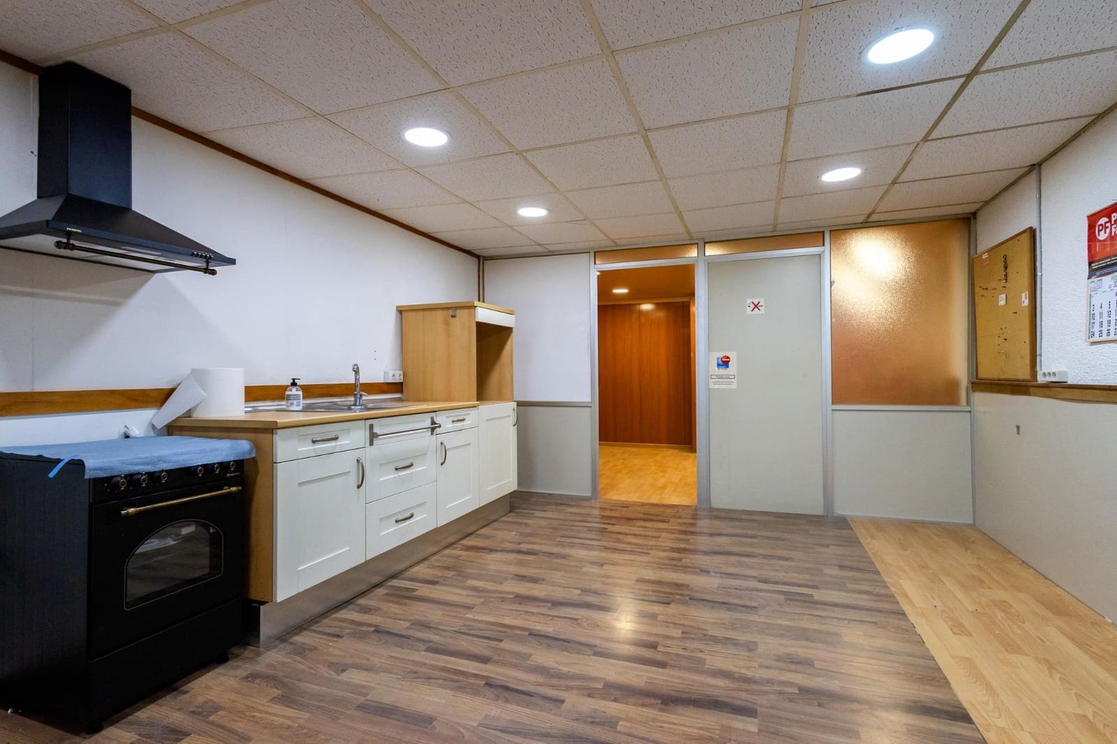 Loft til salgs i Barcelona by - € 350 000 (Ref: 10032192)
