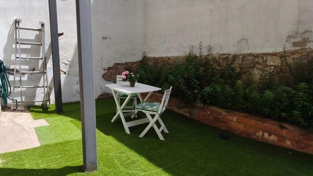 Loft til salg i El Raval, Barcelona by - € 350.000 (Ref: 10032192)