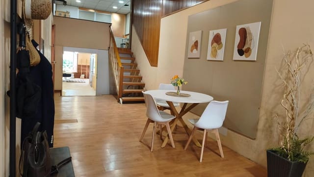 Loft til salg i El Raval, Barcelona by - € 350.000 (Ref: 10032192)