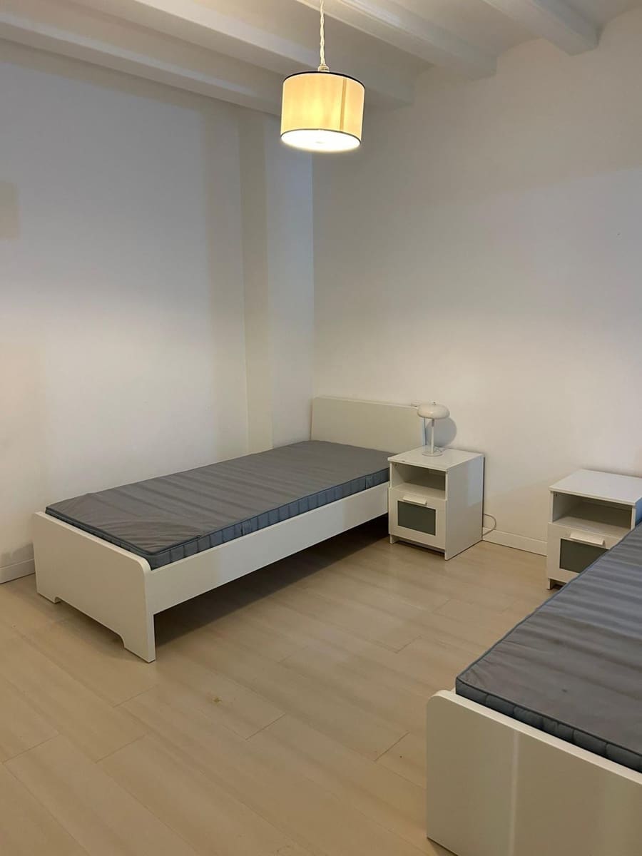 Piso de 5 habitaciones en Barcelona ciudad en venta - 450.000 € (Ref: 9909012)