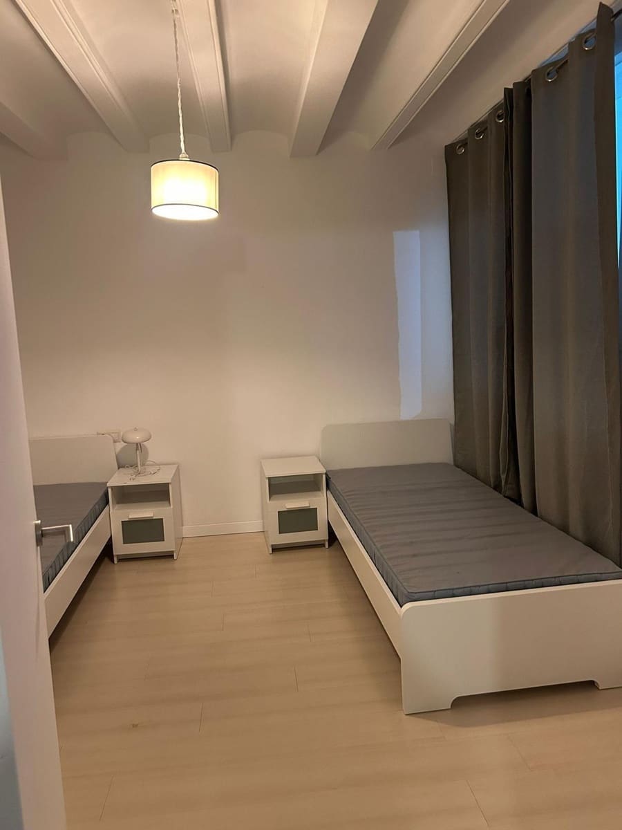 Piso de 5 habitaciones en Barcelona ciudad en venta - 450.000 € (Ref: 9909012)