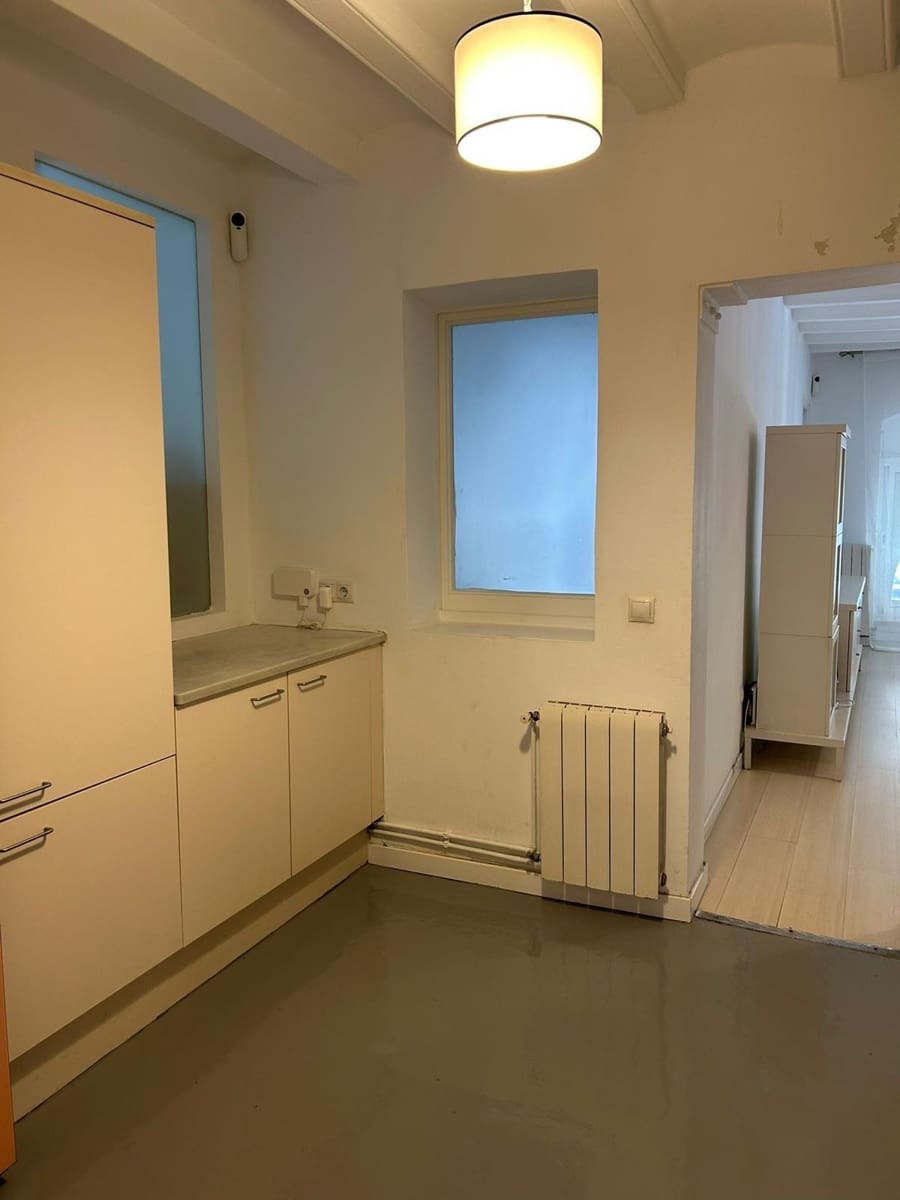 Piso de 5 habitaciones en Barcelona ciudad en venta - 450.000 € (Ref: 9909012)