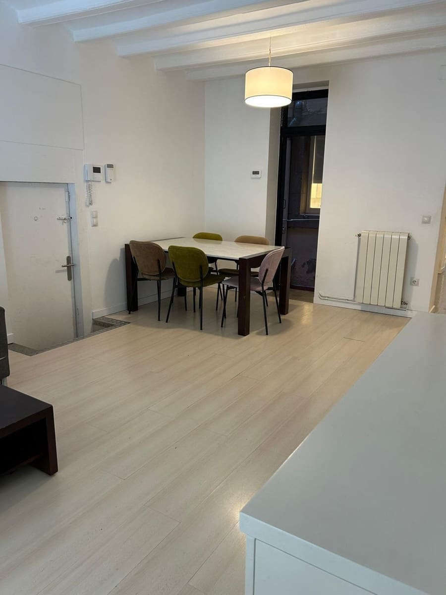Piso de 5 habitaciones en Barcelona ciudad en venta - 450.000 € (Ref: 9909012)