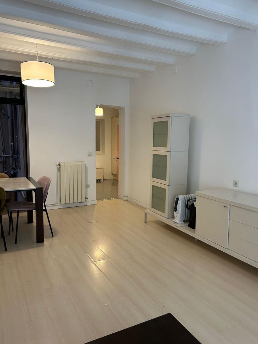Piso de 5 habitaciones en Barcelona ciudad en venta - 450.000 € (Ref: 9909012)