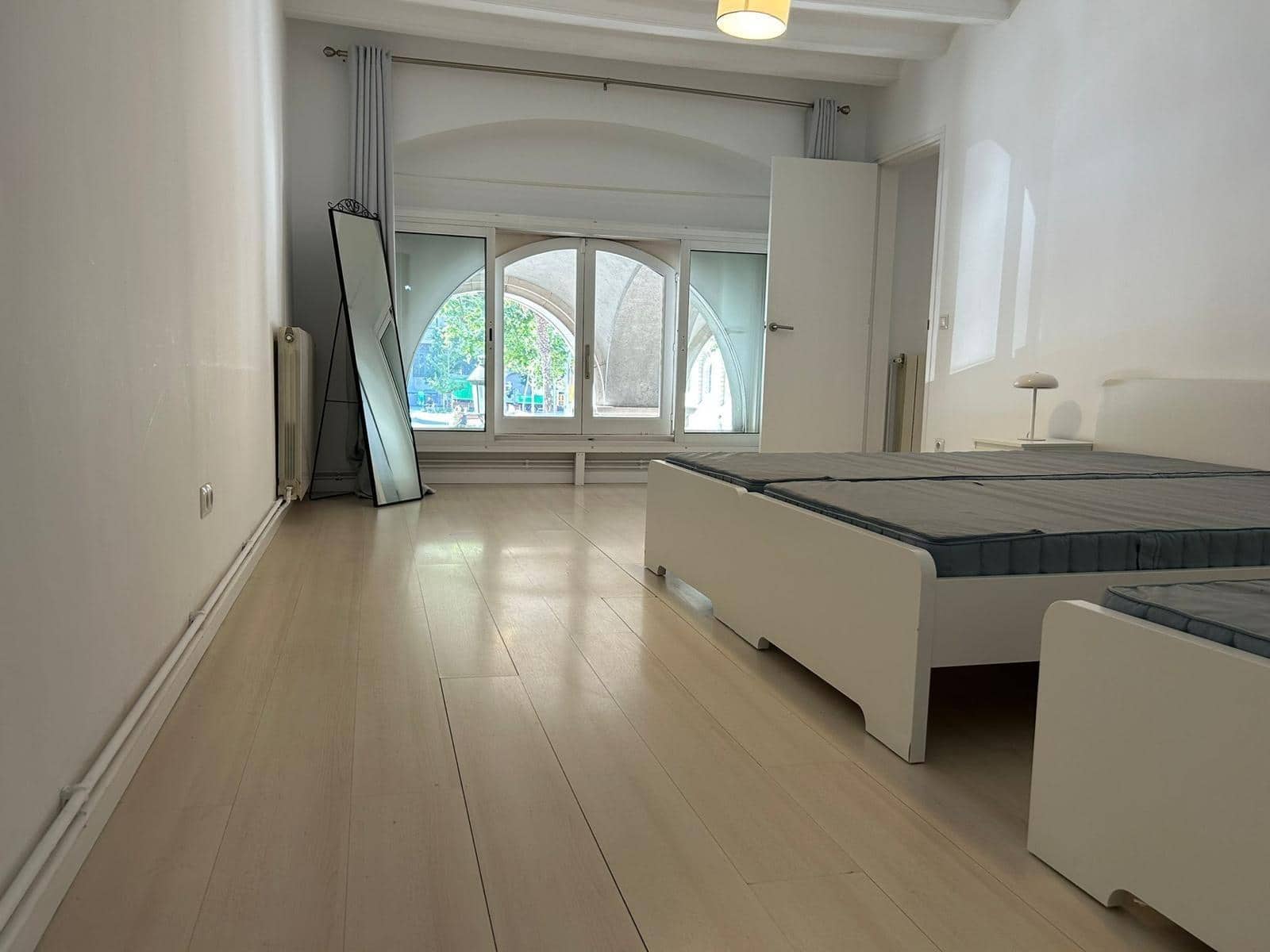 Piso de 5 habitaciones en Barcelona ciudad en venta - 450.000 € (Ref: 9909012)