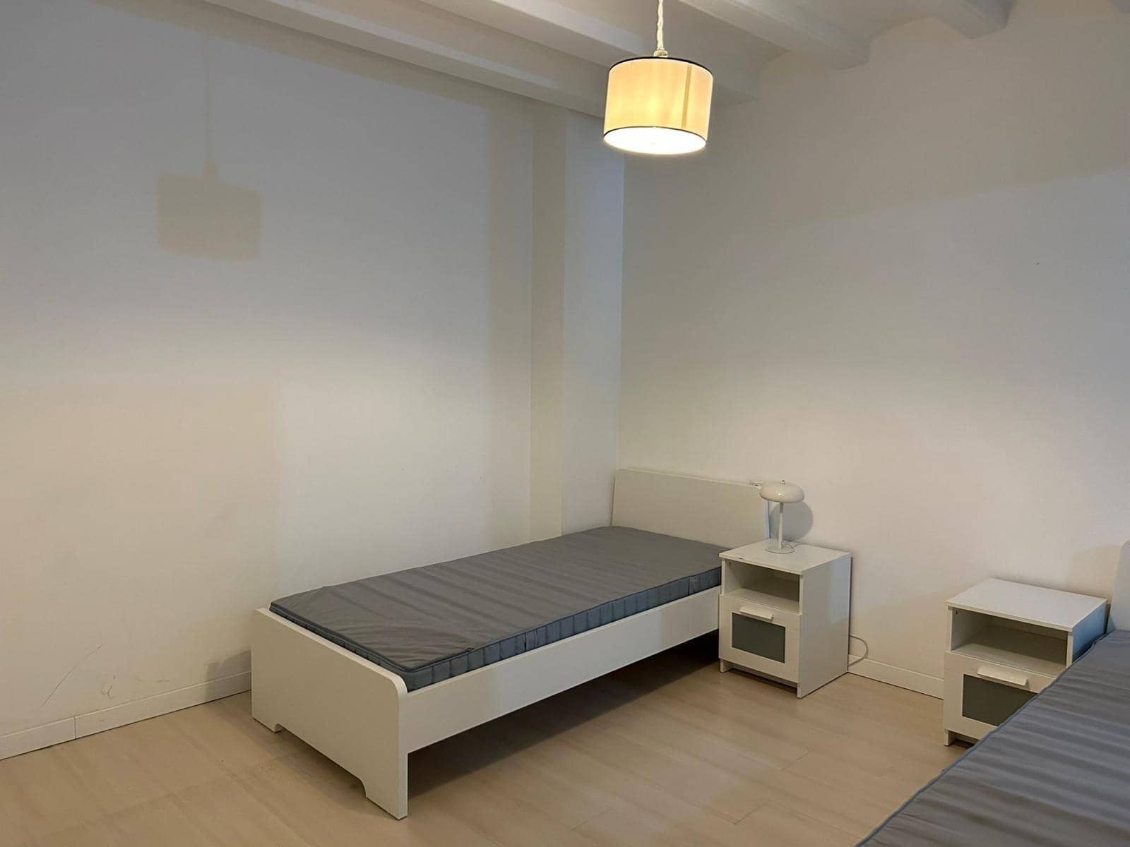 Piso de 5 habitaciones en Barcelona ciudad en venta - 450.000 € (Ref: 9909012)