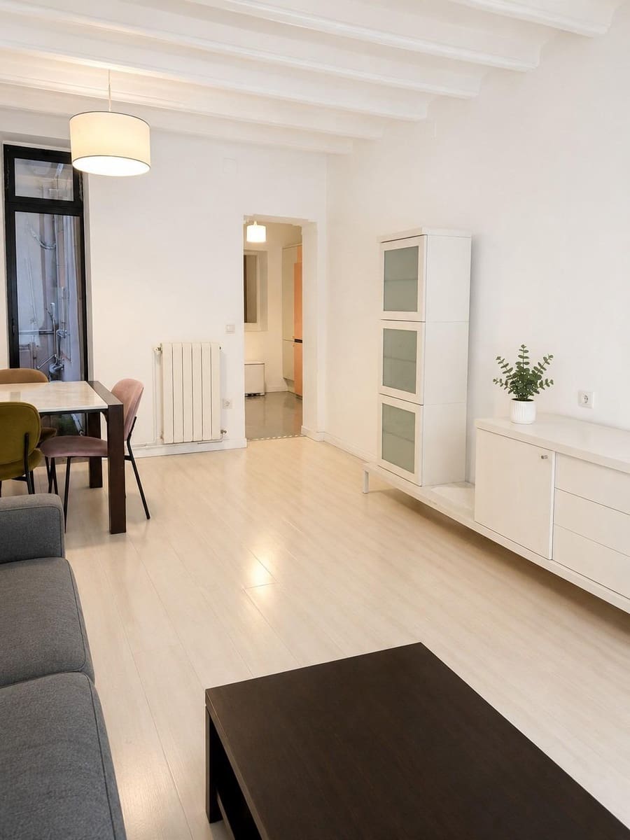 5 bedroom Flat for sale in Barcelona city - € 395,000 (Ref: 9909012)