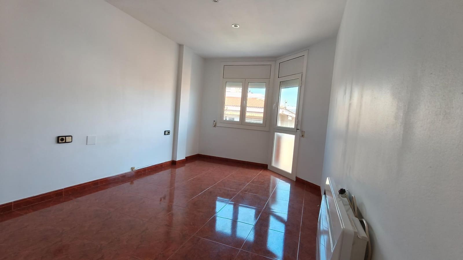 4 bedroom Flat for sale in Vilanova i la Geltru - € 330,000 (Ref: 9911183)