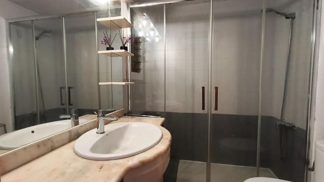 4 bedroom Flat for sale in Vilanova i la Geltrú - € 330,000 (Ref: 9911183)