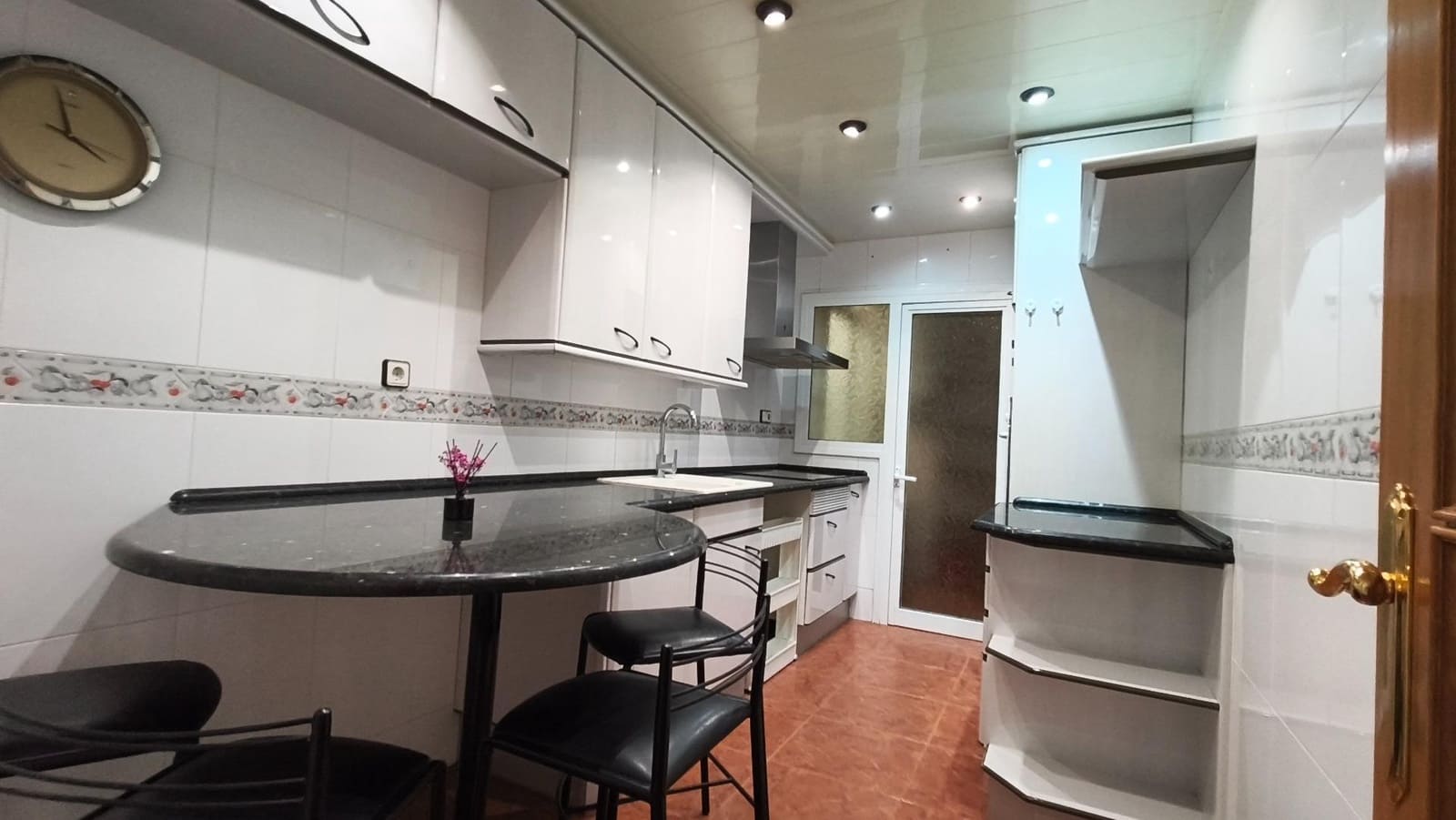 4 bedroom Flat for sale in Vilanova i la Geltru - € 330,000 (Ref: 9911183)
