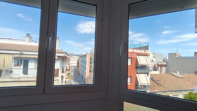 4 bedroom Flat for sale in Vilanova i la Geltrú - € 330,000 (Ref: 9911183)