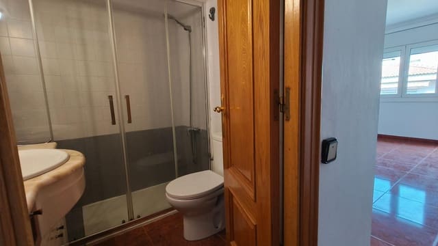 4 bedroom Flat for sale in Vilanova i la Geltrú - € 330,000 (Ref: 9911183)