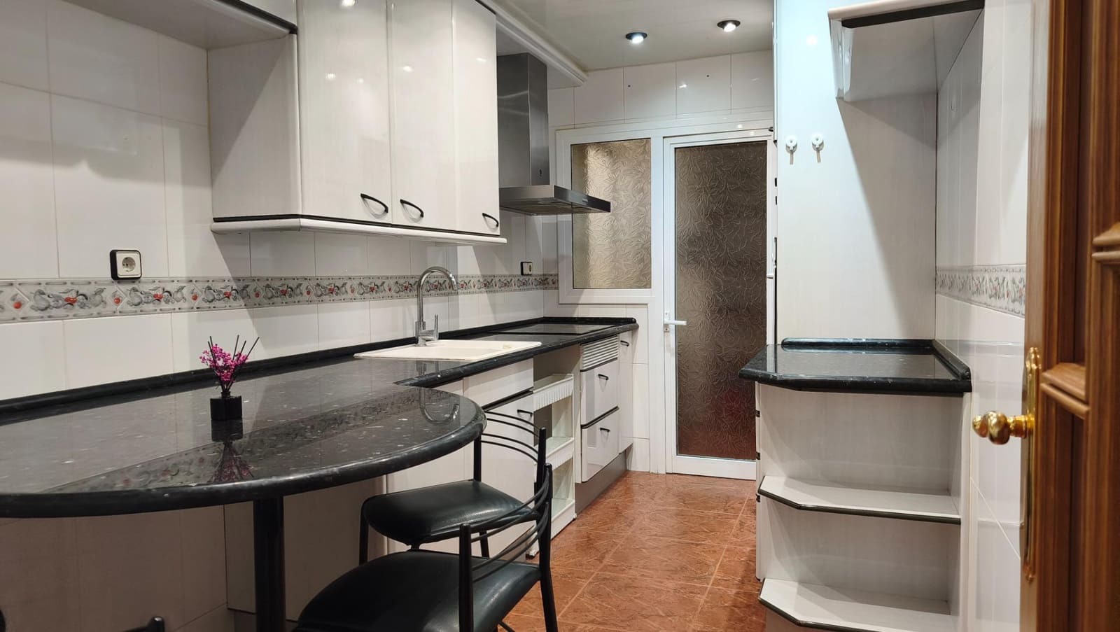4 bedroom Flat for sale in Vilanova i la Geltru - € 330,000 (Ref: 9911183)