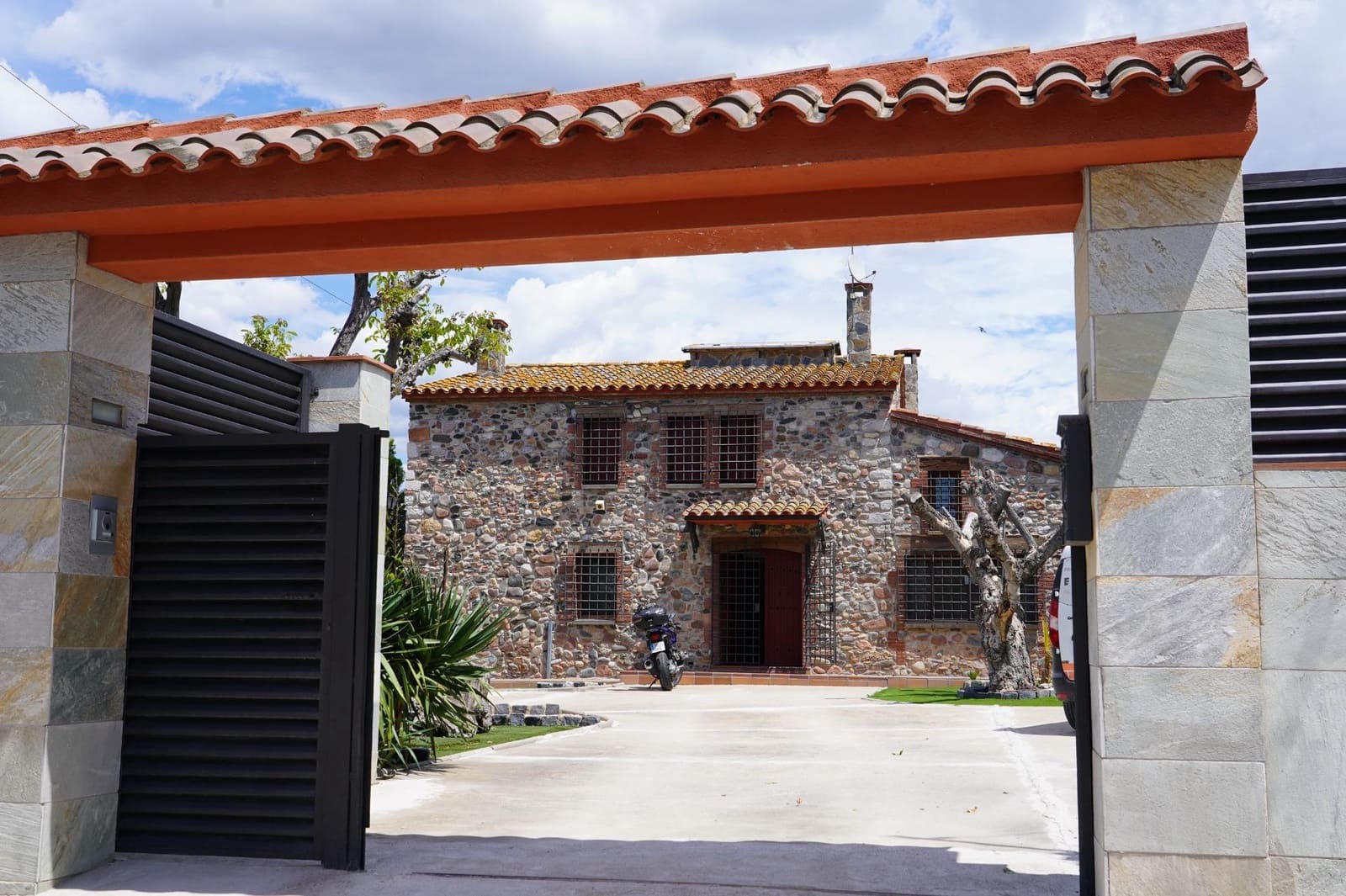 4 sypialnia Finka/Dom wiejski na sprzedaż w Granollers z basenem garażem - 1 500 000 € (Ref: 9911184)