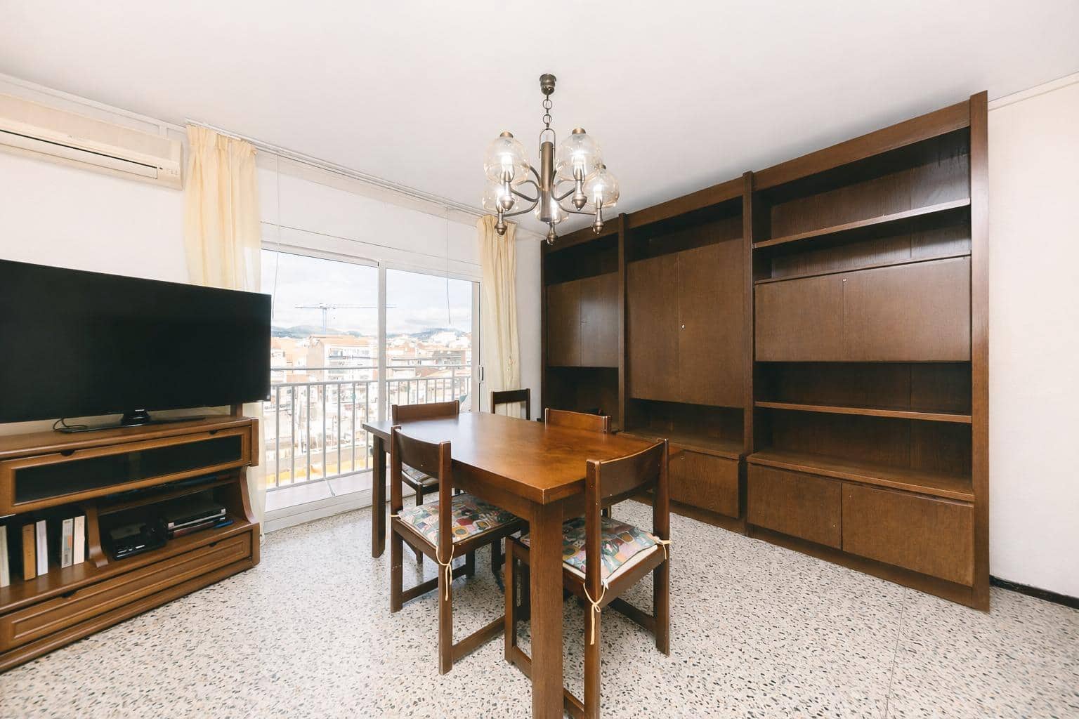 4 sovrum Lägenhet till salu i Terrassa - 239 900 € (Ref: 9911185)