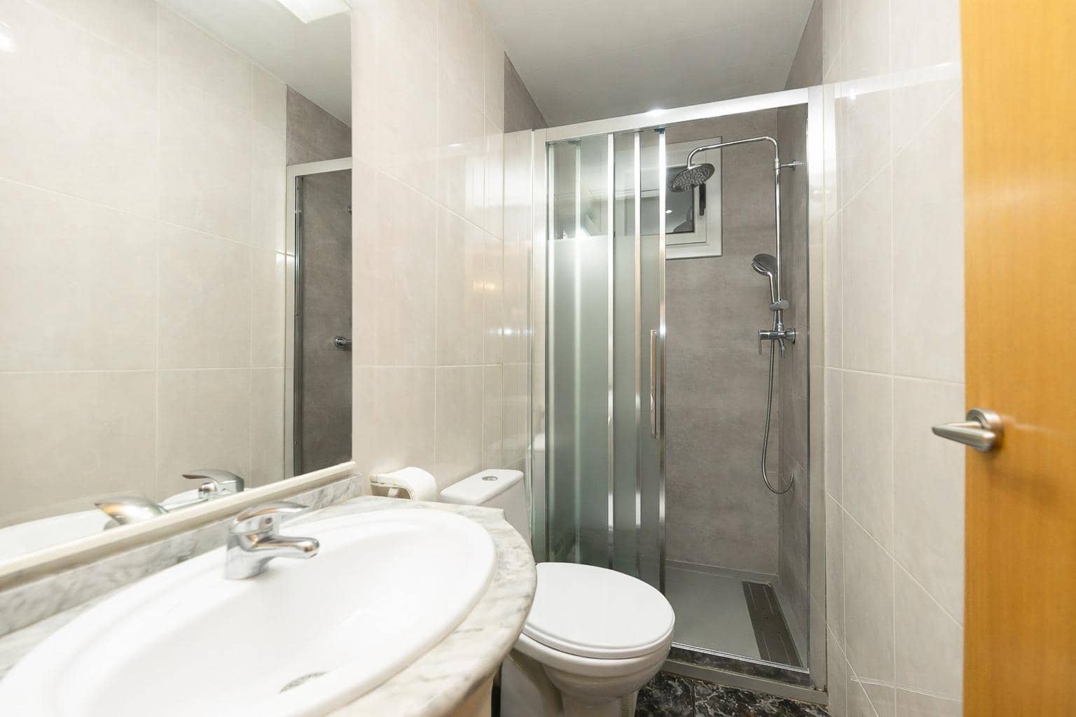 4 sovrum Lägenhet till salu i Terrassa - 239 900 € (Ref: 9911185)