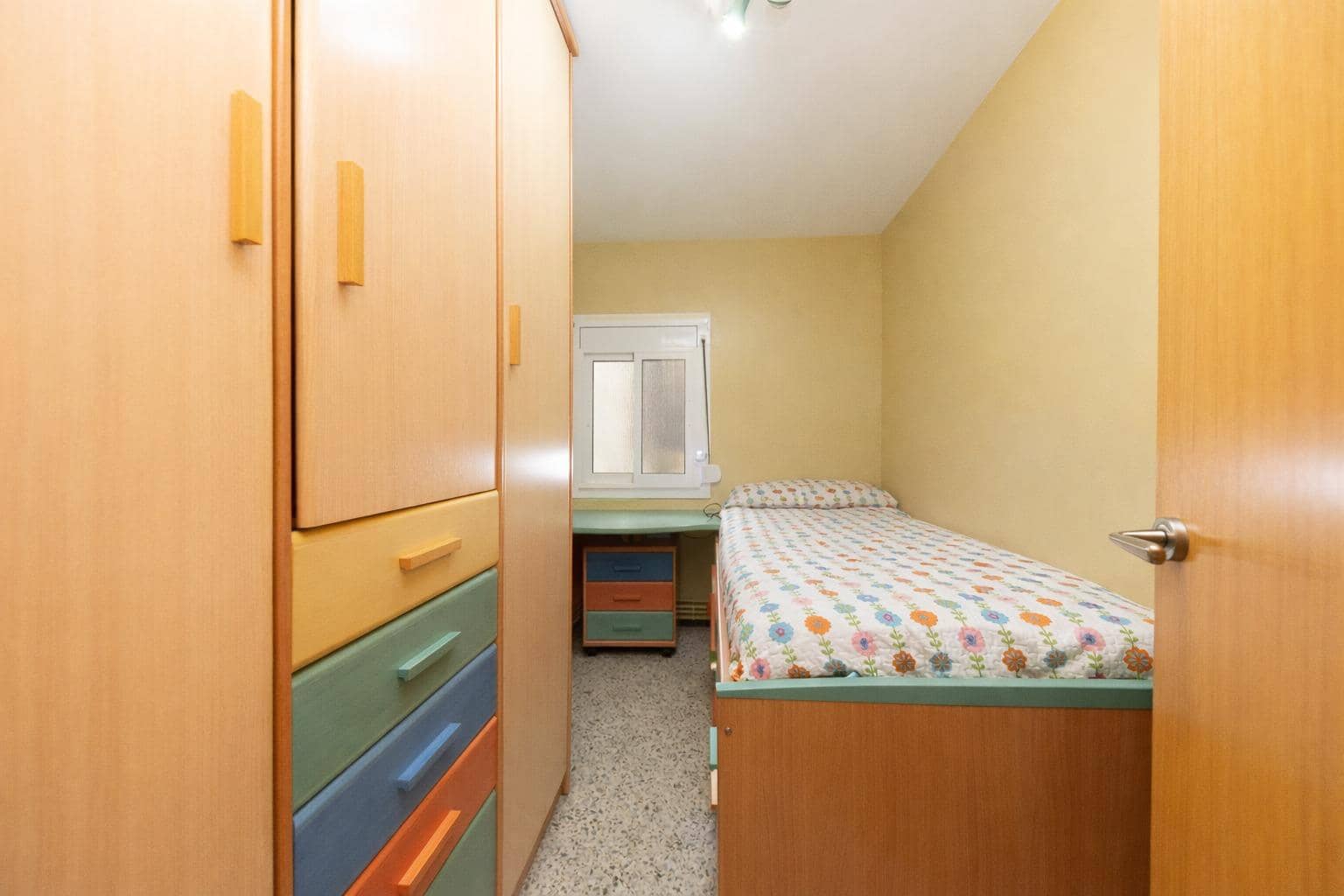 4 sovrum Lägenhet till salu i Terrassa - 239 900 € (Ref: 9911185)