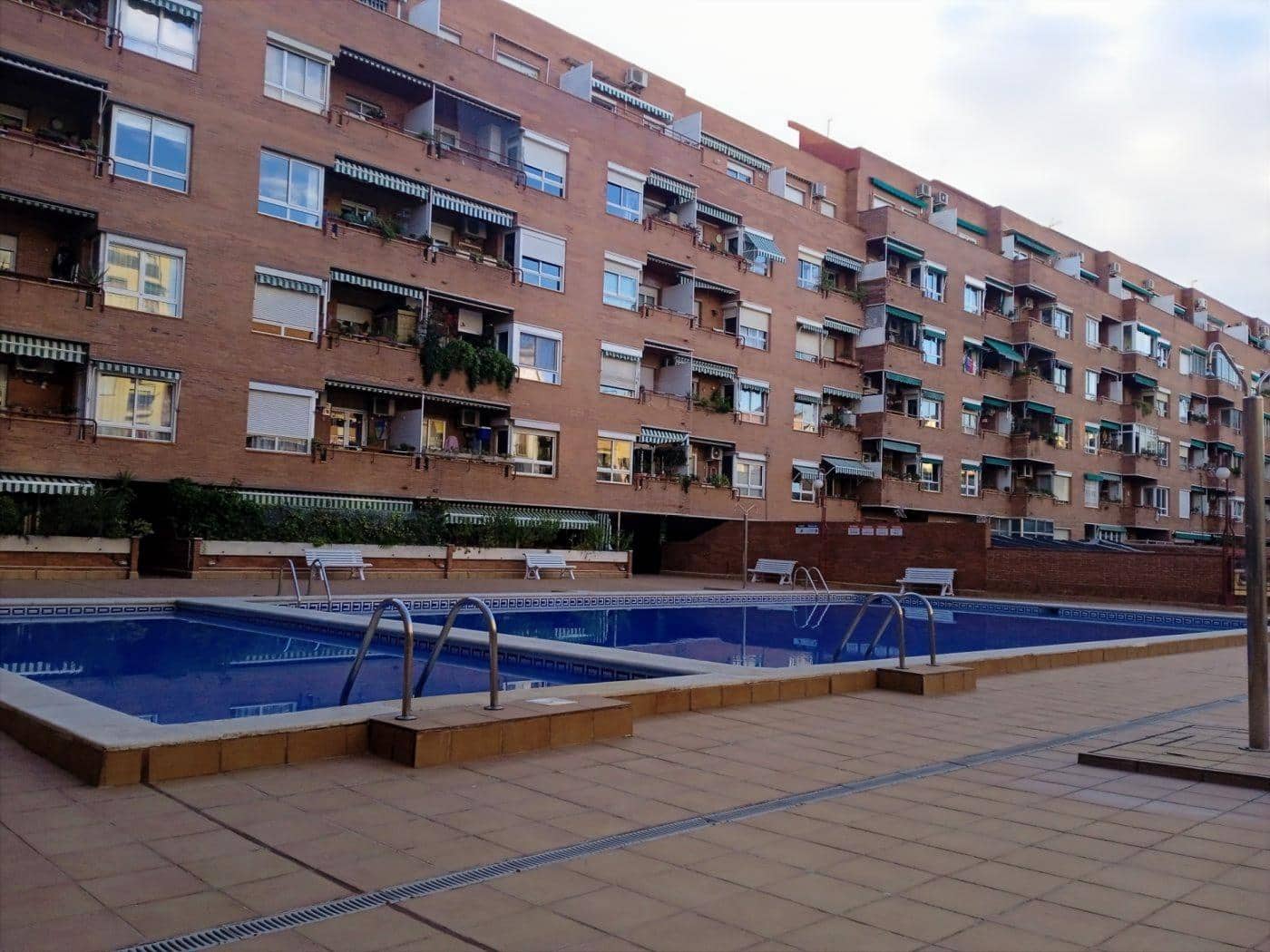 3 sovrum Lägenhet till salu i Barcelona stad med pool - 554 000 € (Ref: 9949927)