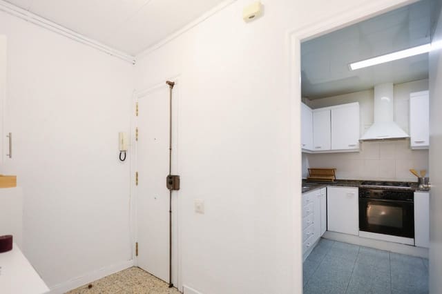 Piso de 3 habitaciones en Barcelona ciudad en venta - 265.000 € (Ref: 9975566)