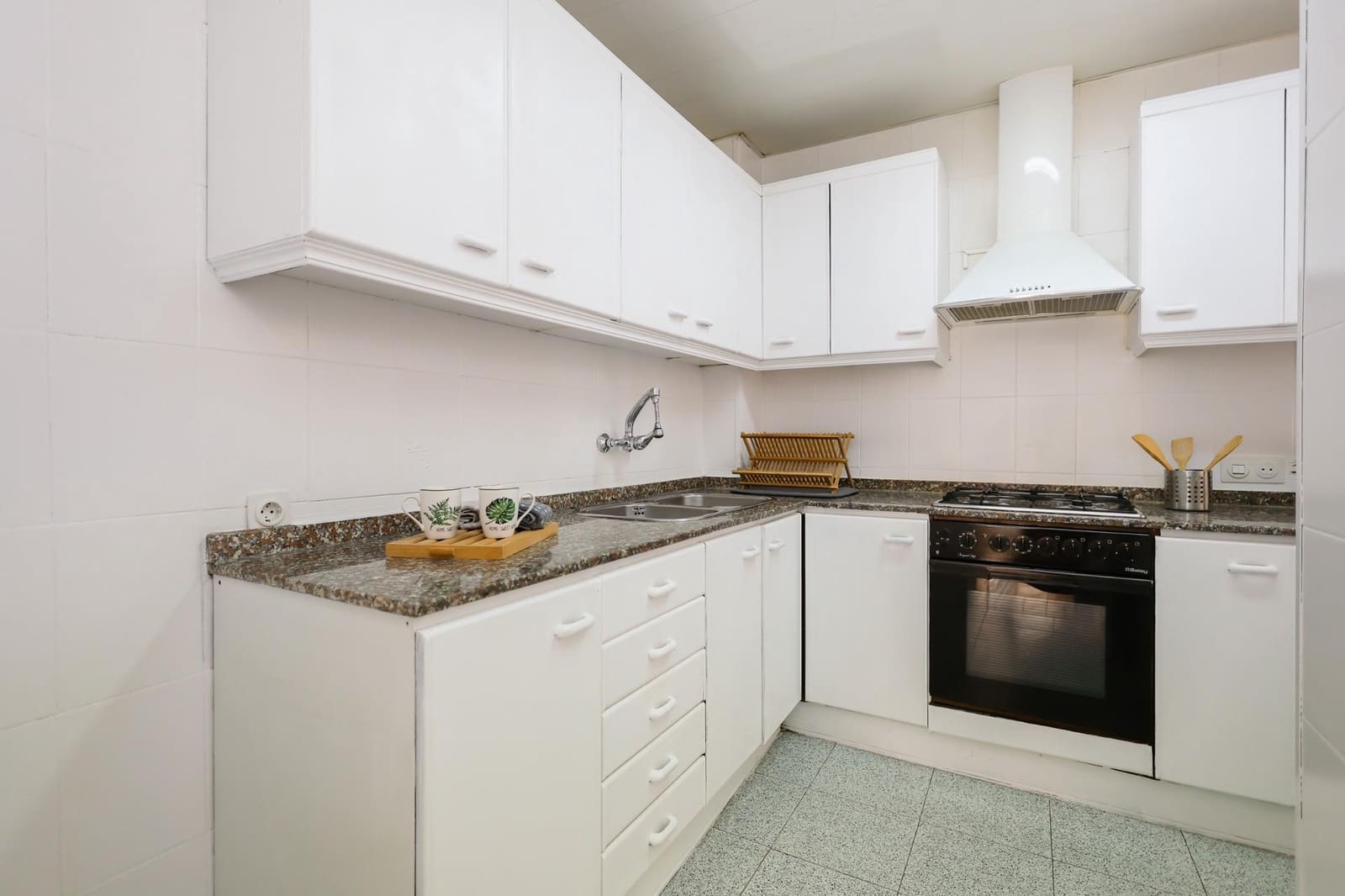 3 bedroom Flat for sale in Barcelona city - € 265,000 (Ref: 9975566)