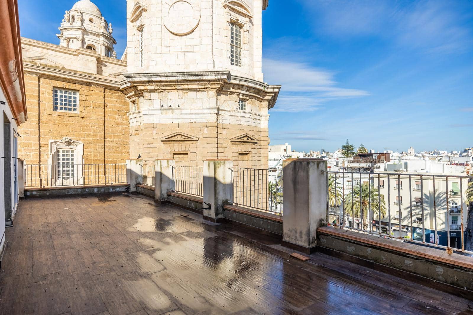 Byhus til salg i Cadiz by - € 2.350.000 (Ref: 9950916)