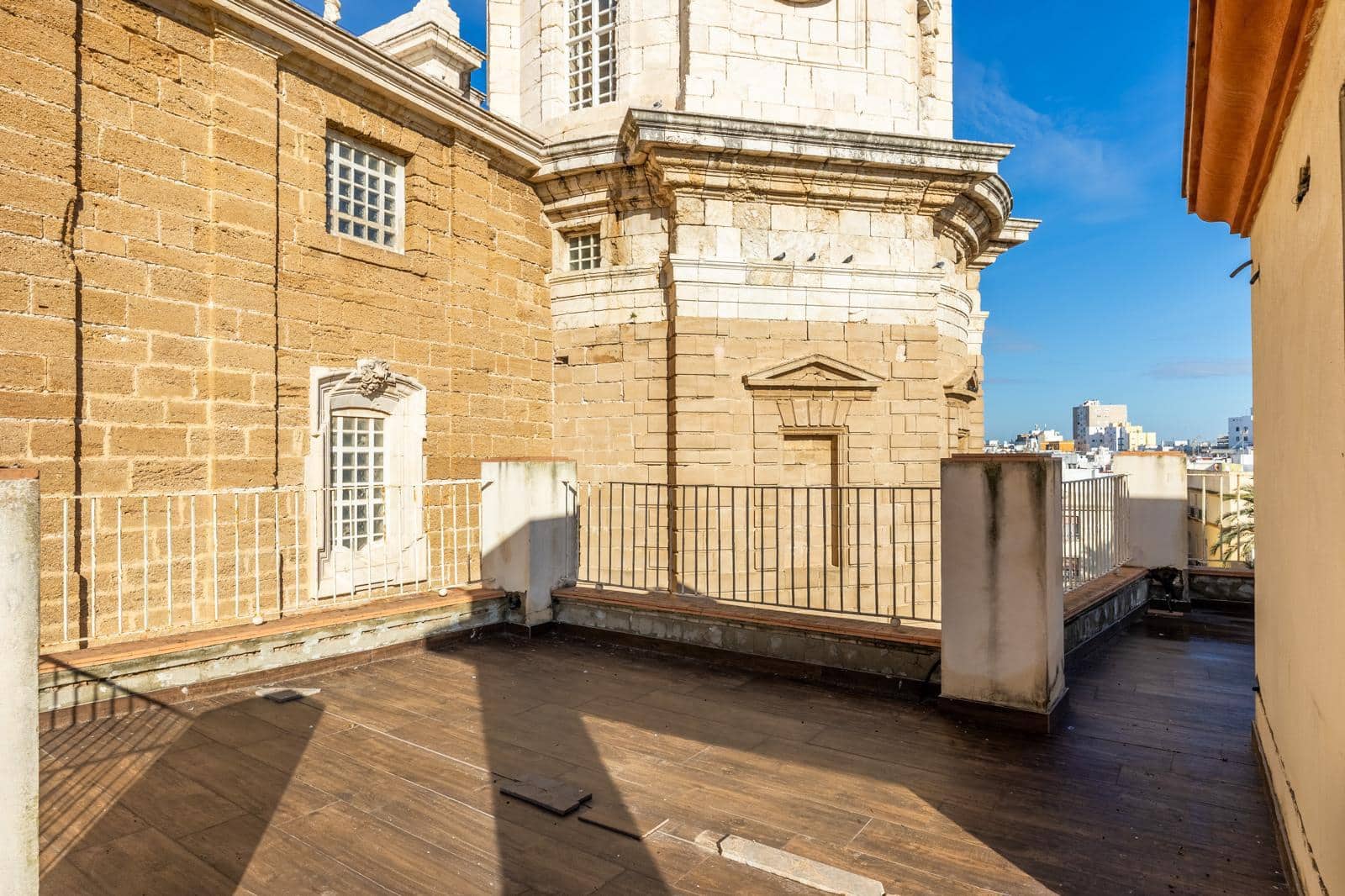 Byhus til salg i Cadiz by - € 2.350.000 (Ref: 9950916)