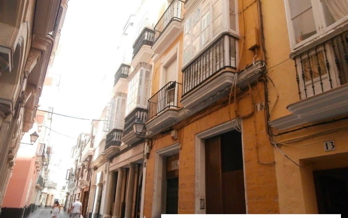 8 slaapkamer Huis te koop in Cadiz stad - € 650.000 (Ref: 9974361)