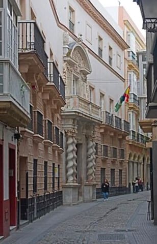 Casa de 8 habitaciones en Centro Histórico, Cádiz ciudad en venta - 650.000 € (Ref: 9974361)