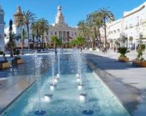 Casa de 8 habitaciones en Centro Histórico, Cádiz ciudad en venta - 650.000 € (Ref: 9974361)