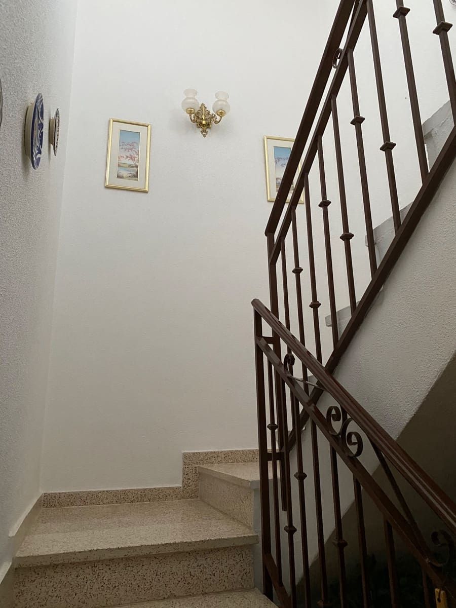 6 bedroom Townhouse for sale in Cuevas del Campo with garage - € 149,995 (Ref: 9909700)