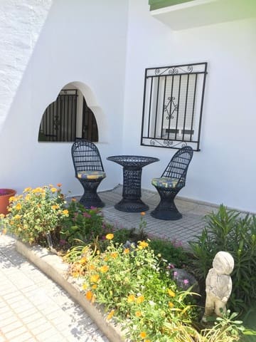 6 bedroom Townhouse for sale in Cuevas del Campo with garage - € 149,995 (Ref: 9909700)