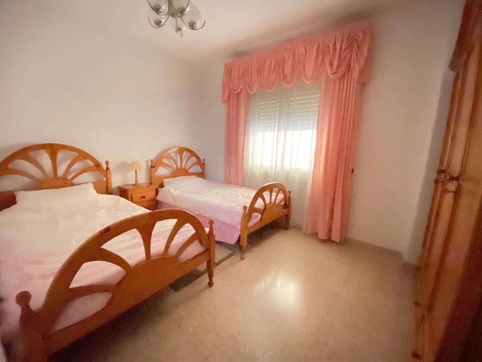 6 bedroom Townhouse for sale in Cuevas del Campo with garage - € 149,995 (Ref: 9909700)