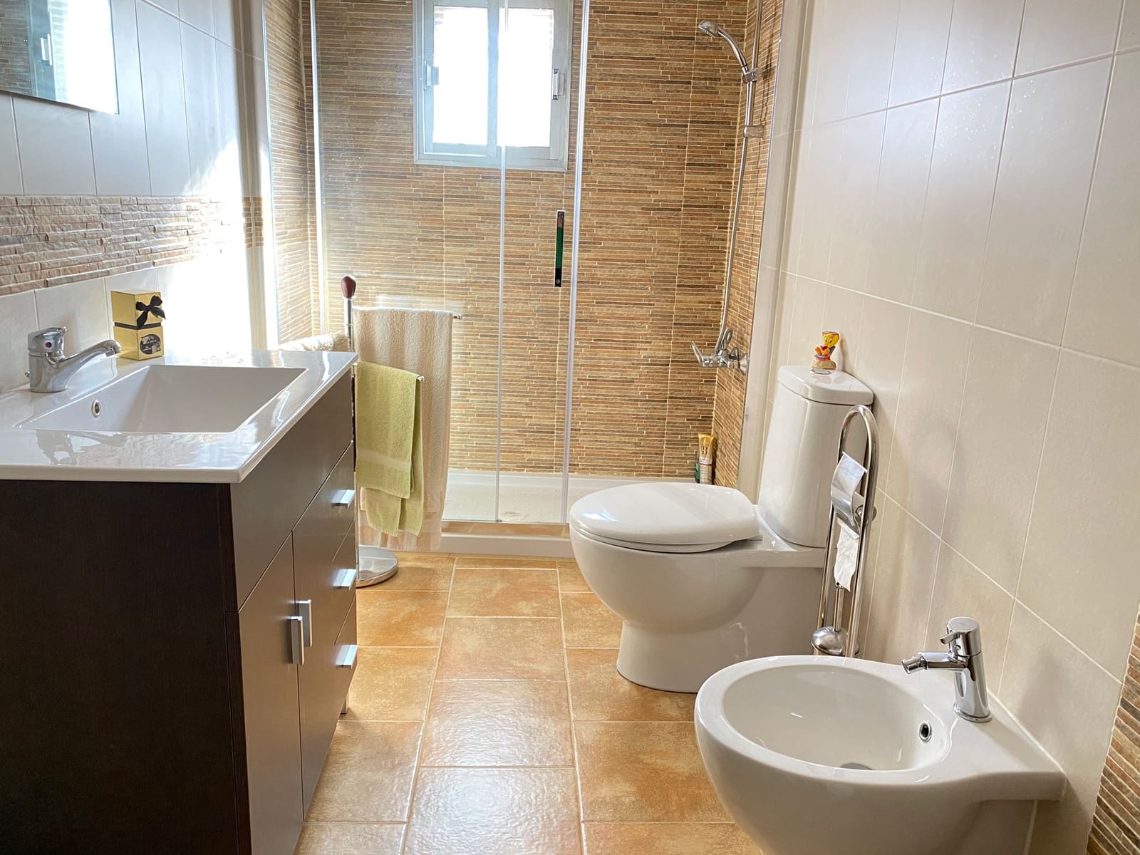 6 bedroom Townhouse for sale in Cuevas del Campo with garage - € 149,995 (Ref: 9909700)