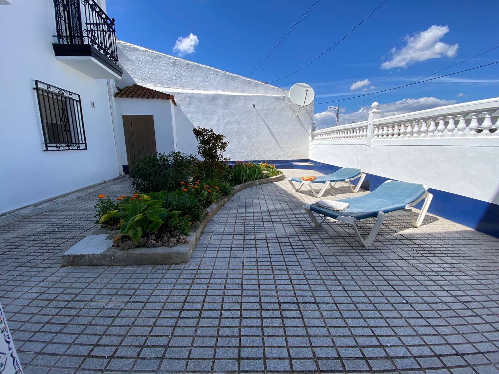 6 bedroom Townhouse for sale in Cuevas del Campo with garage - € 149,995 (Ref: 9909700)