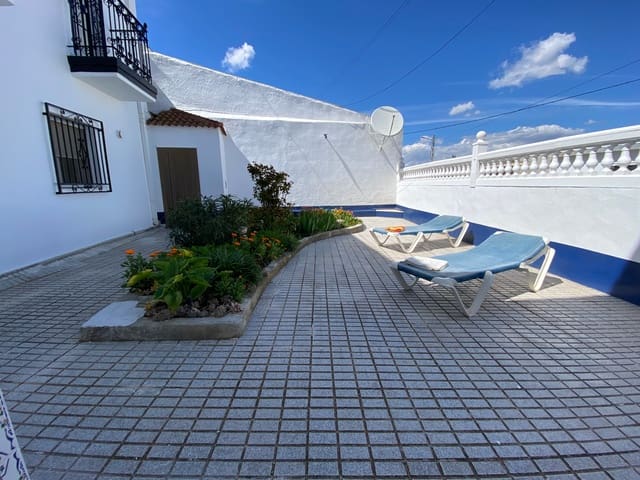 6 bedroom Townhouse for sale in Cuevas del Campo with garage - € 149,995 (Ref: 9909700)