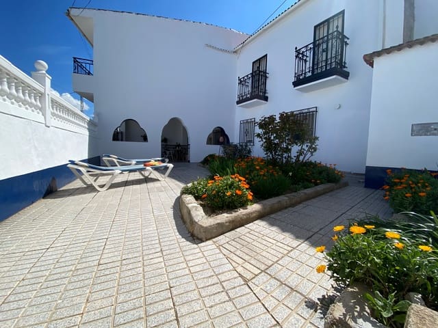 6 bedroom Townhouse for sale in Cuevas del Campo with garage - € 149,995 (Ref: 9909700)