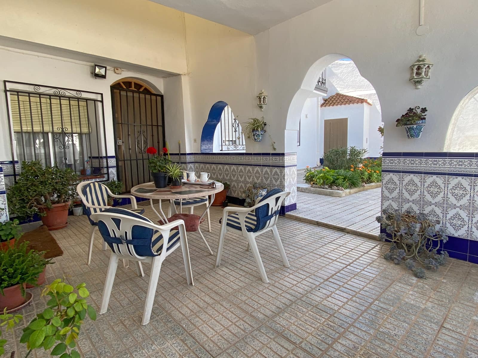 6 bedroom Townhouse for sale in Cuevas del Campo with garage - € 149,995 (Ref: 9909700)