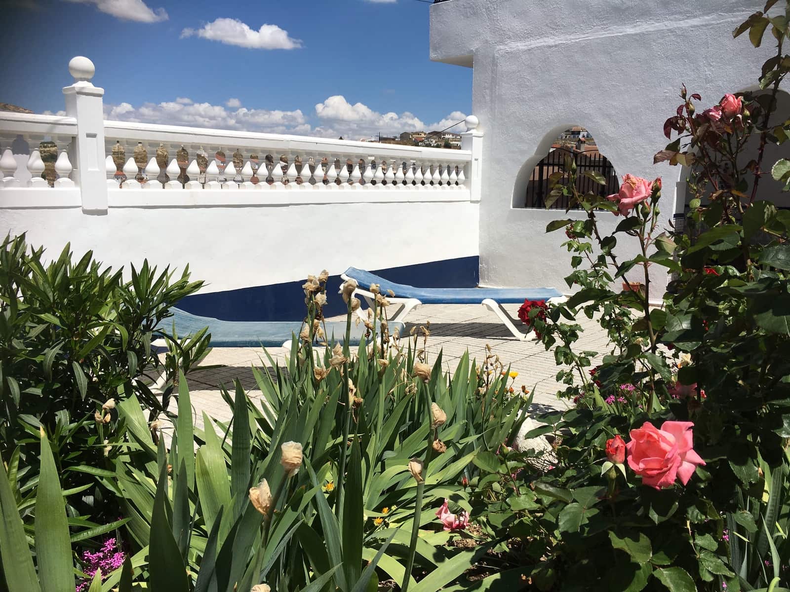 6 bedroom Townhouse for sale in Cuevas del Campo with garage - € 149,995 (Ref: 9909700)