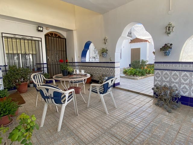 6 bedroom Townhouse for sale in Cuevas del Campo with garage - € 149,995 (Ref: 9909700)