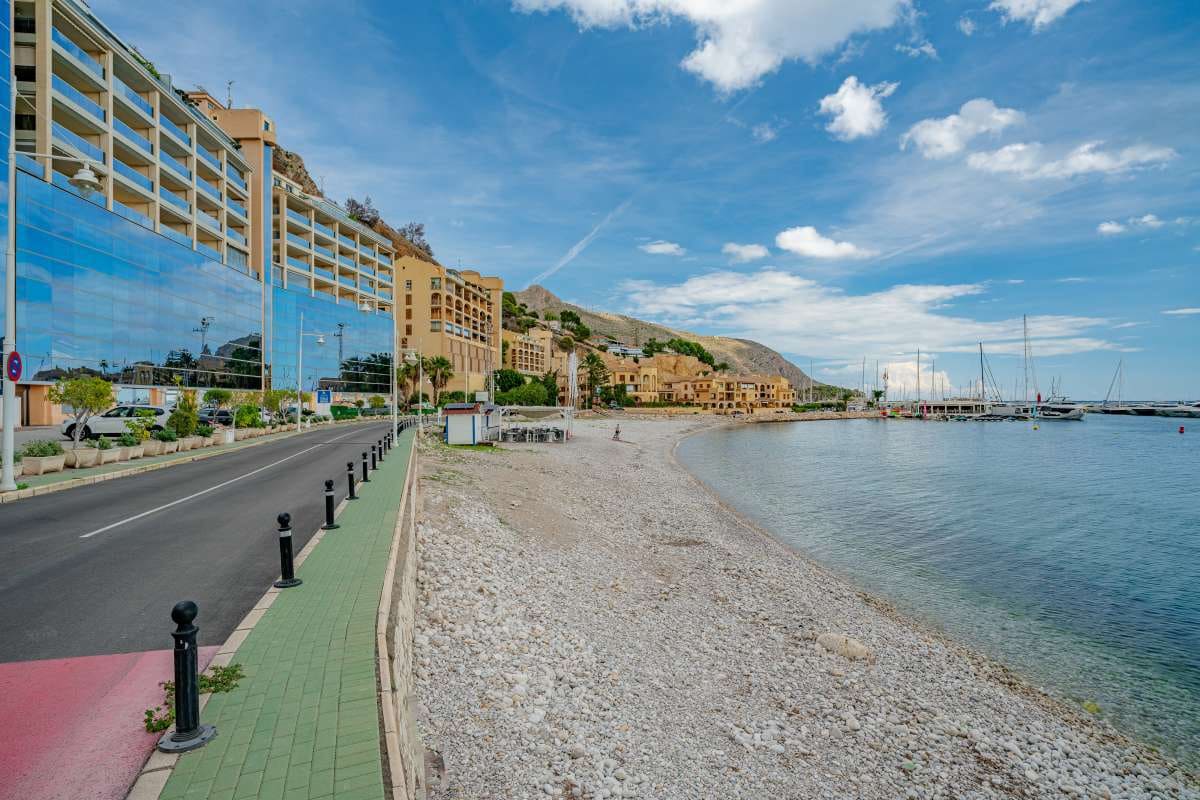 2 bedroom Apartment for sale in Altea with pool - € 380,000 (Ref: 9924877)
