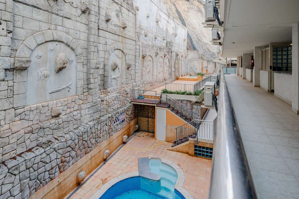 2 bedroom Apartment for sale in Altea with pool - € 380,000 (Ref: 9924877)