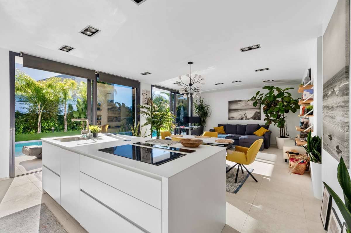 Chalet de 2 habitaciones en Calpe / Calp en venta con piscina - 990.000 € (Ref: 9924879)