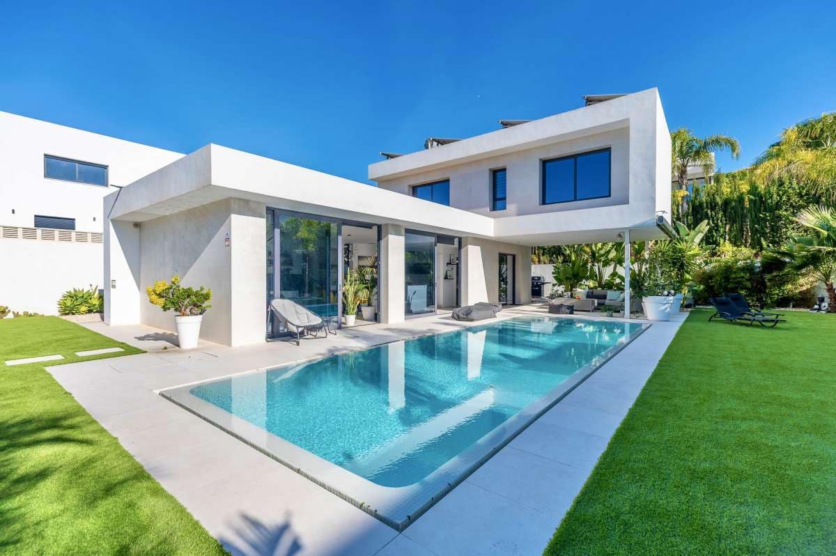 Chalet de 2 habitaciones en Calpe / Calp en venta con piscina - 990.000 € (Ref: 9924879)