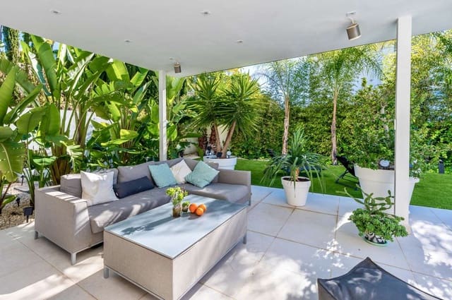 2 soveværelse Villa til salg i Calpe / Calp med swimmingpool - € 990.000 (Ref: 9924879)