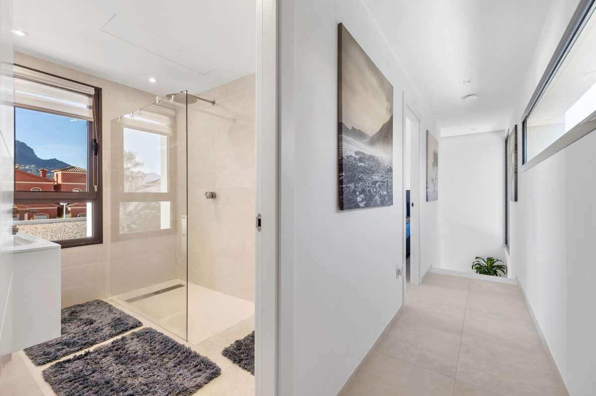 Chalet de 2 habitaciones en Calpe / Calp en venta con piscina - 990.000 € (Ref: 9924879)