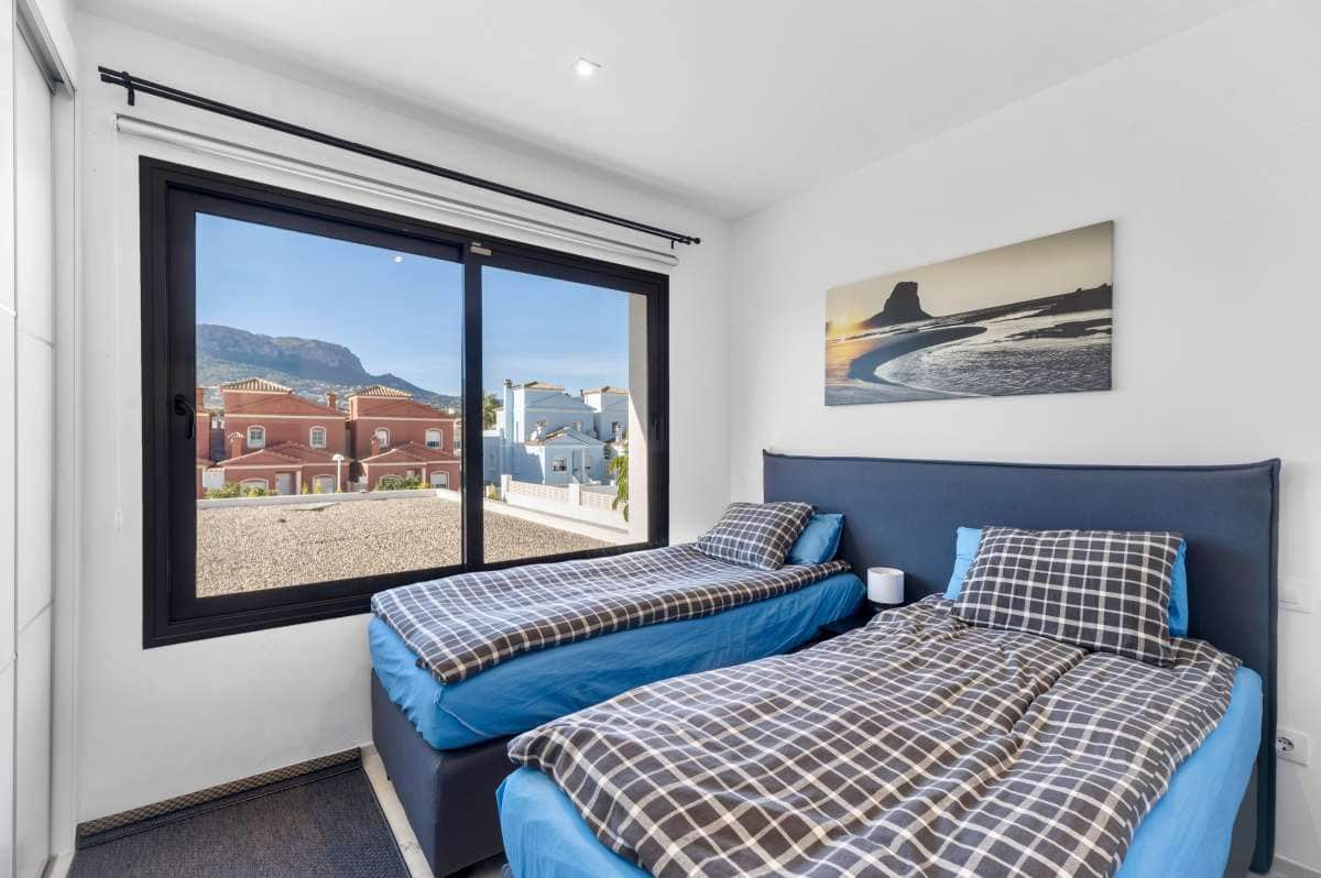 Chalet de 2 habitaciones en Calpe / Calp en venta con piscina - 990.000 € (Ref: 9924879)