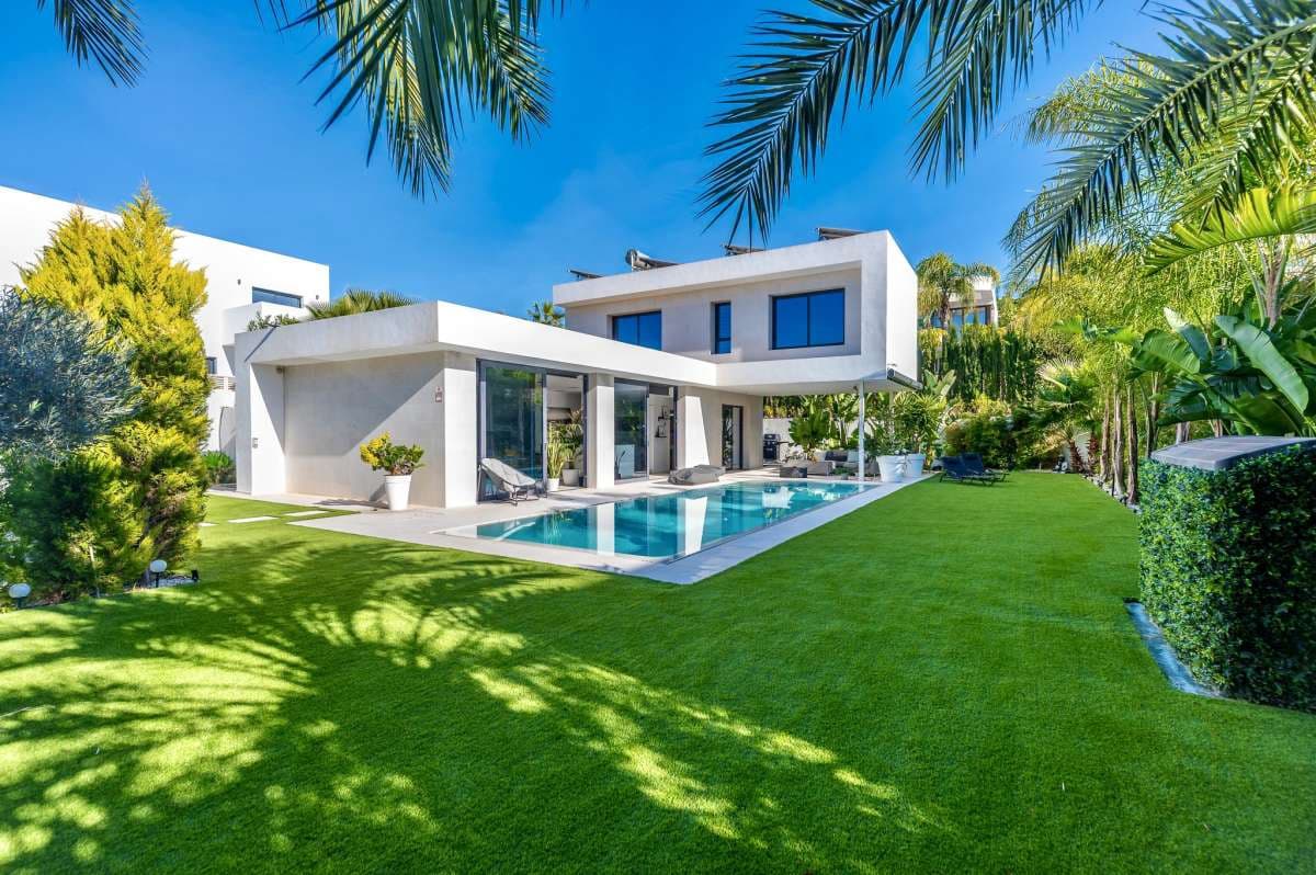 Chalet de 2 habitaciones en Calpe / Calp en venta con piscina - 990.000 € (Ref: 9924879)